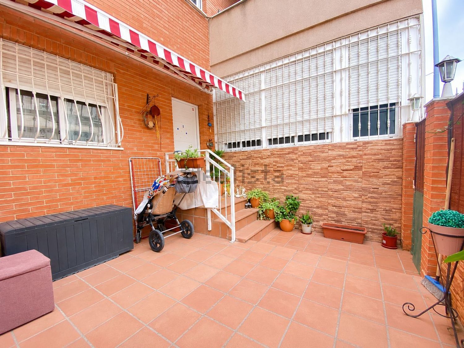 Planta baja de 3 dormitorios con terraza en San Agustín, Alicante