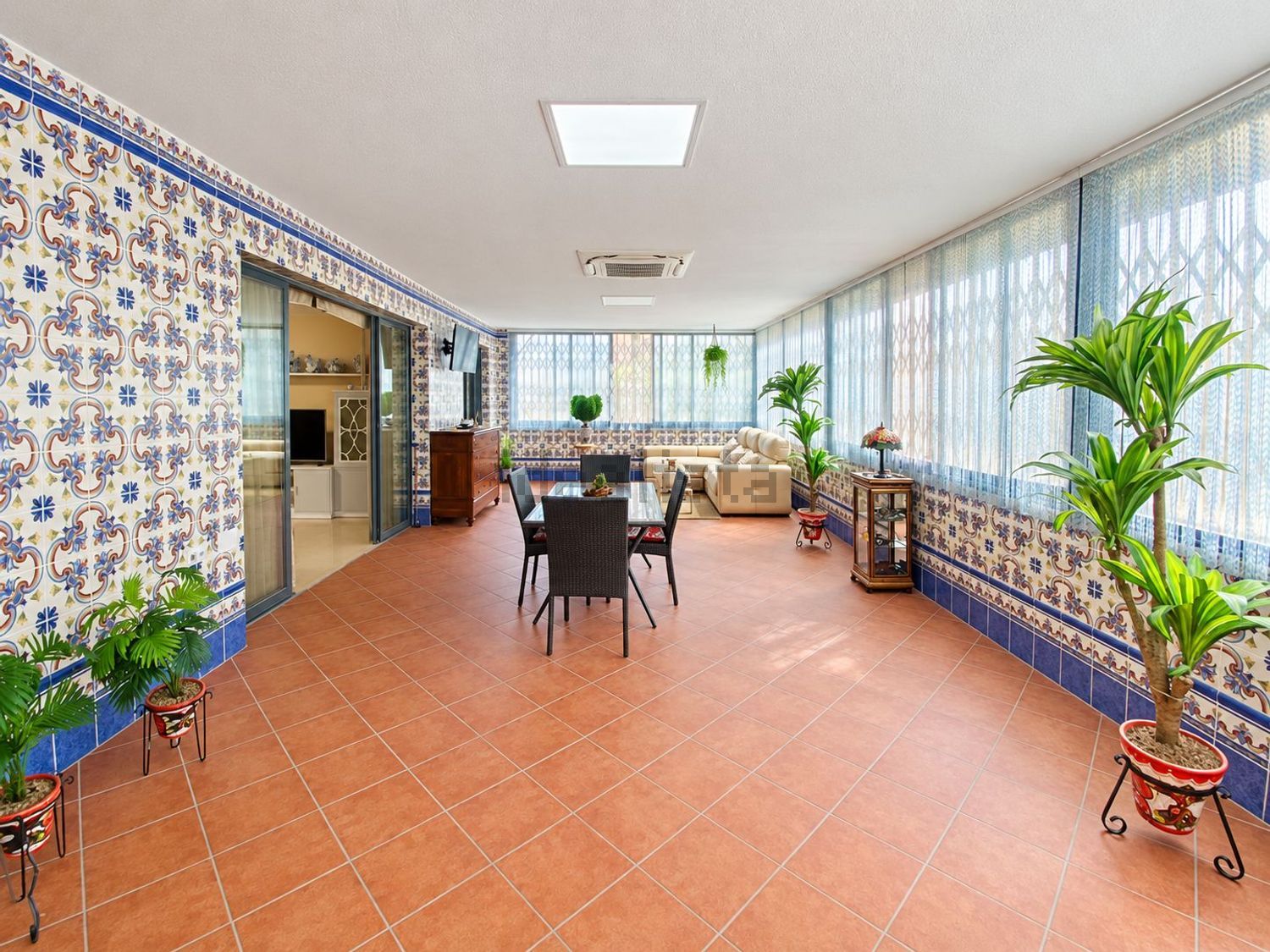 Planta baja de 3 dormitorios con terraza junto a La Cala, Villajoyosa - foto 2