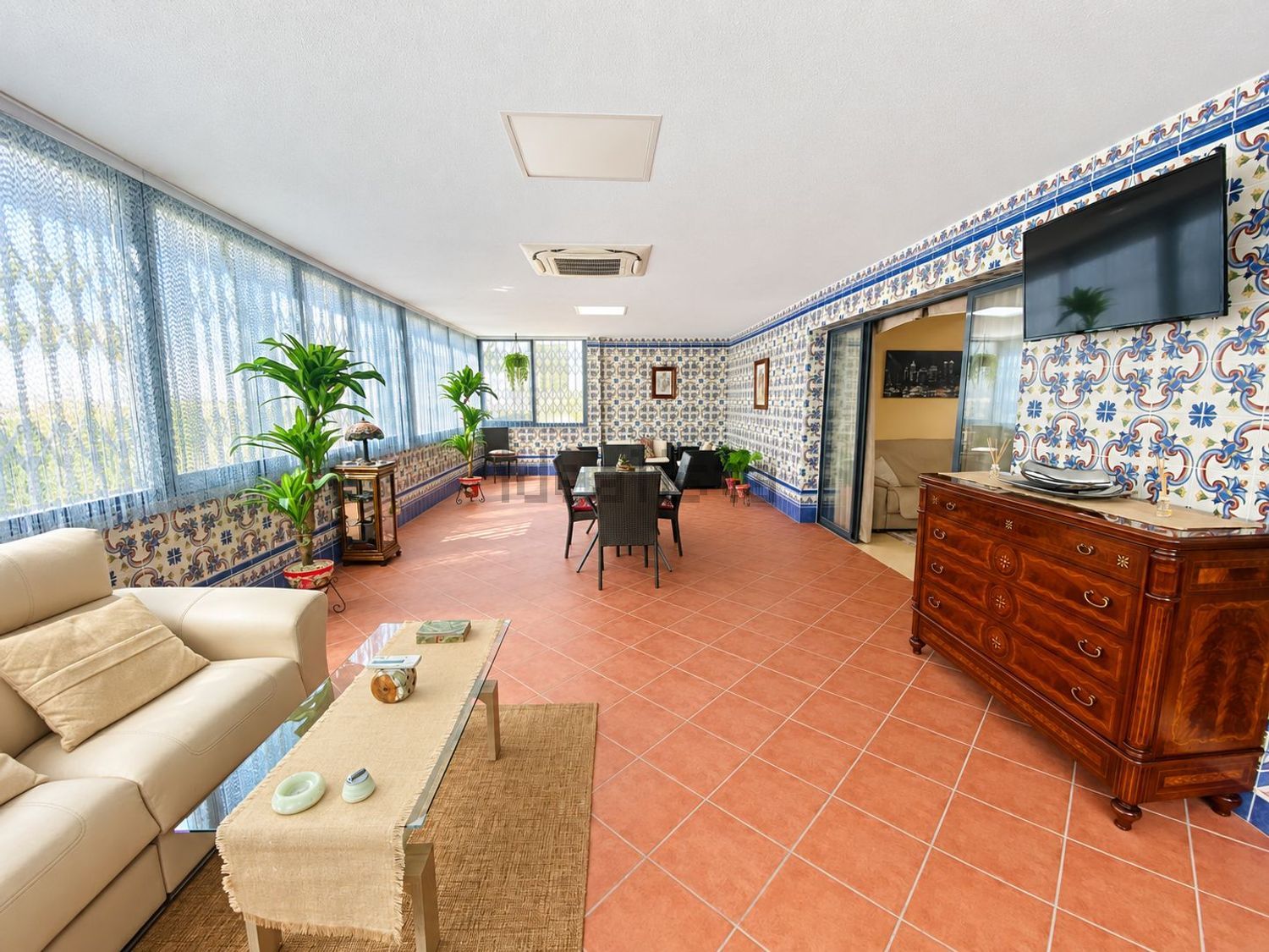 Planta baja de 3 dormitorios con terraza junto a La Cala, Villajoyosa - foto 6