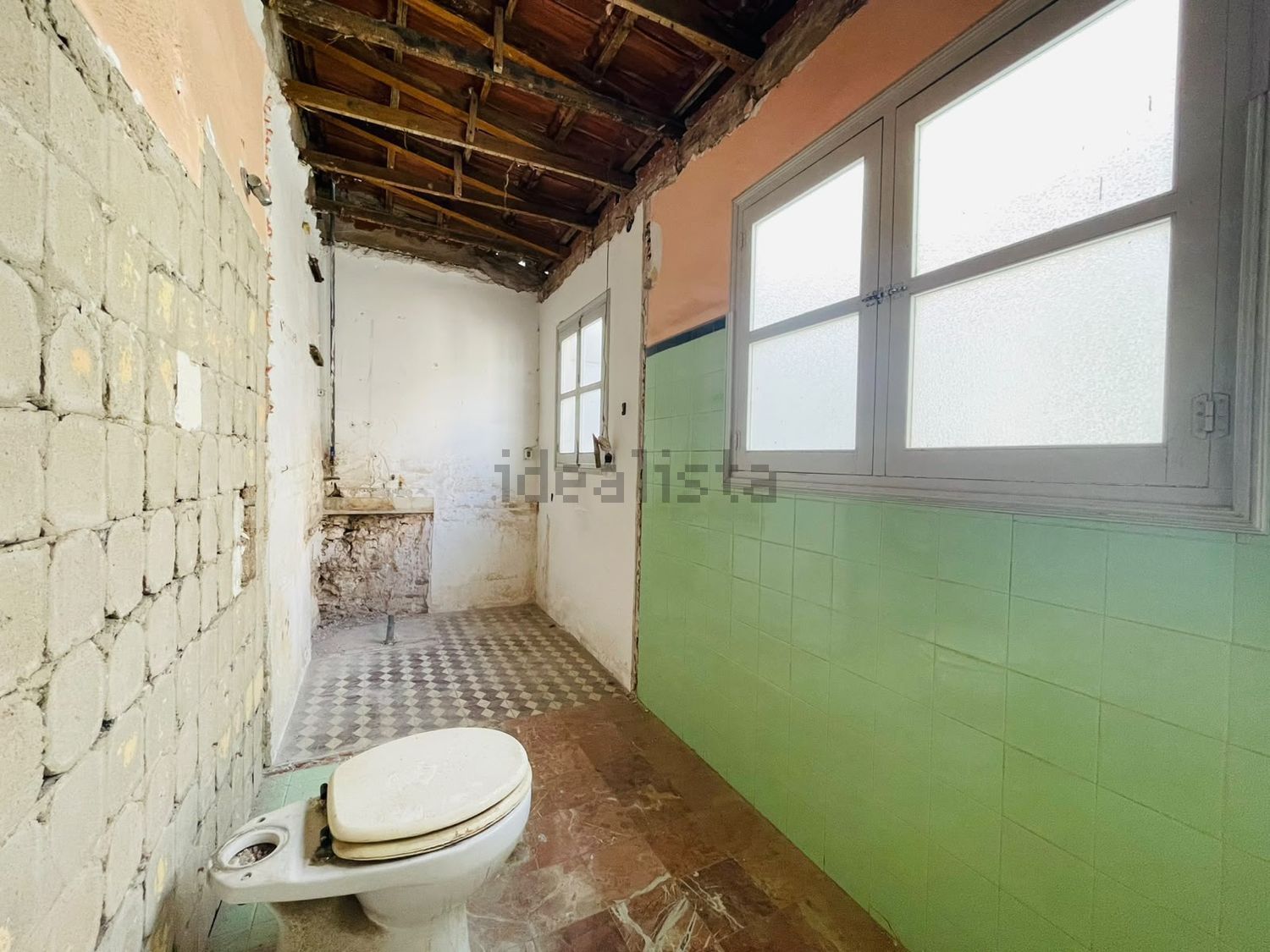 Casa adosada de 4 dormitorios para reformar en Novelda - foto 12