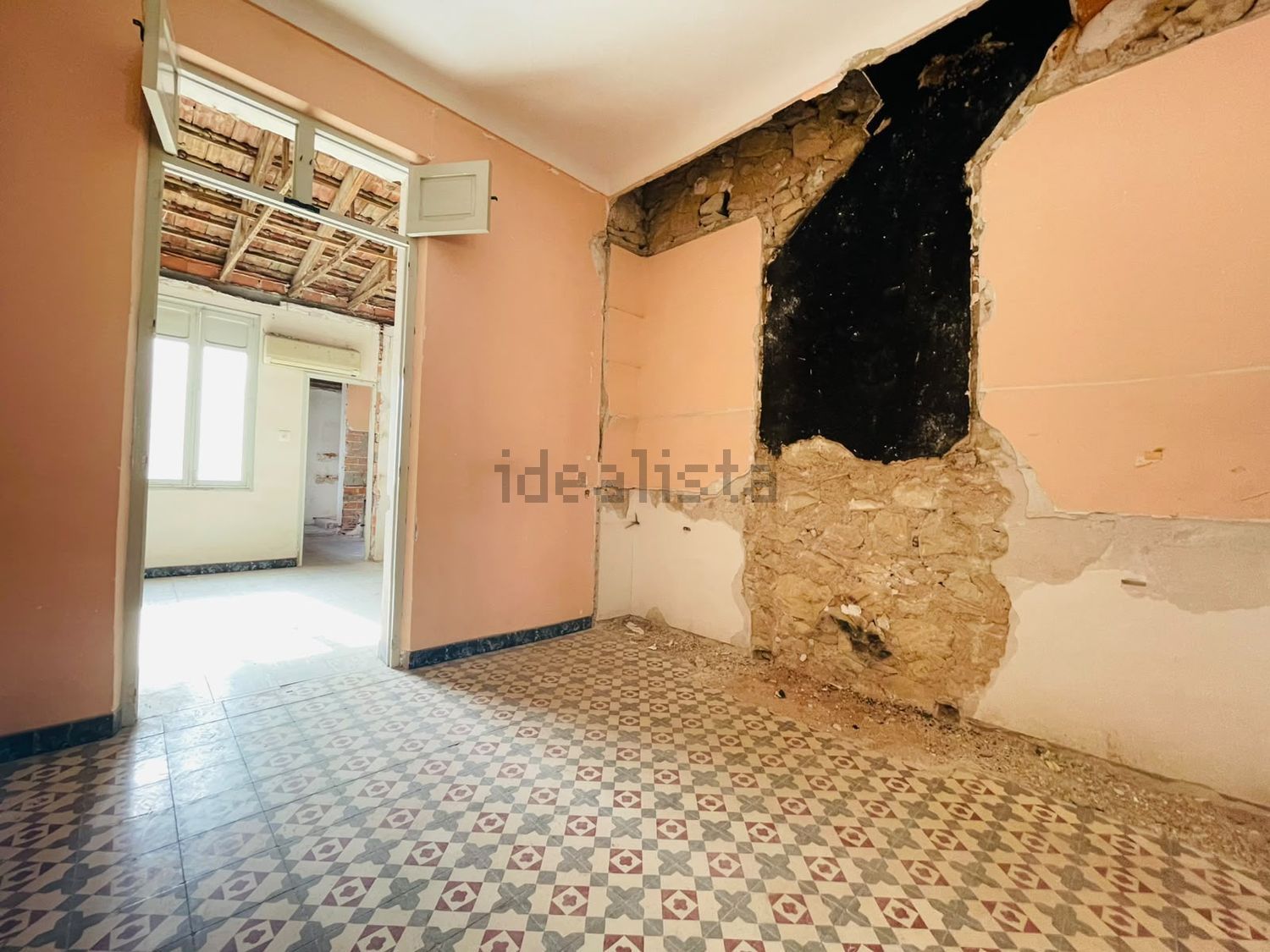 Casa adosada de 4 dormitorios para reformar en Novelda - foto 4