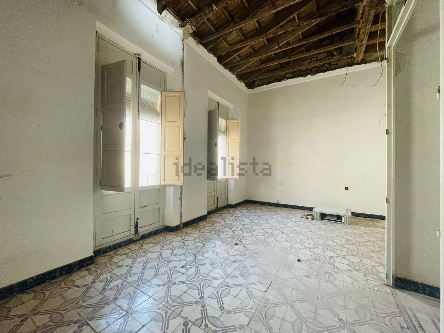 Casa adosada de 4 dormitorios para reformar en Novelda - foto 8