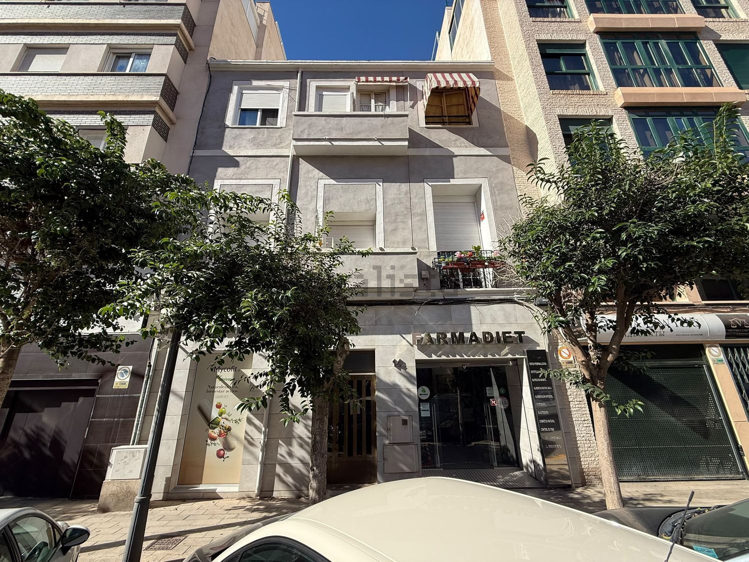 Occupied 2-bedroom flat in Benalúa, Alicante: investor opportunity