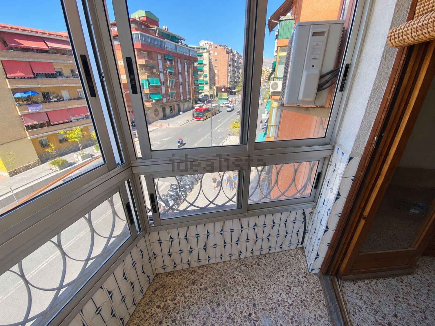 3-bedroom flat with terrace in central Benidorm - photo 4